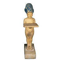 Akhenaten holding an offering