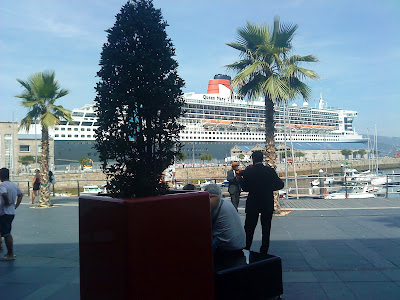 Two violinists playing their upbeat melodies to cruise passengers "Queen Mary 2" docked in Vigo