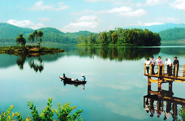 Trang Den Lake - Nghe An - Vietnam