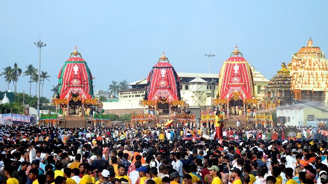  ஆலயத்தின் ரத யாத்திரை கூட்ட நெரிசலில் சிக்கி மூவர் உயிரிழந்ததுடன், 50க்கும் மேற்பட்டோர் காயமடைந்தனர். 