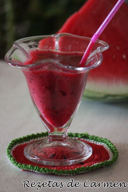 Smoothie de sandia y frutas del bosque