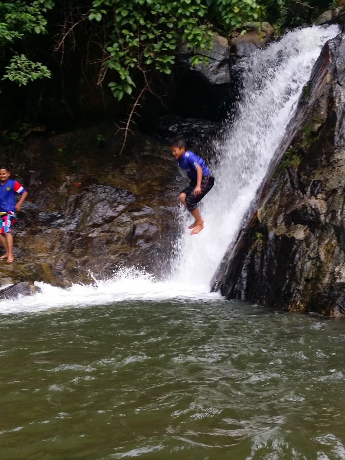 gedebushhhhh terjun dalam air