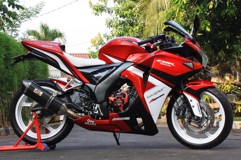 MOTOR SPORT Modifikasi  Honda CBR250R Jadi Lebih Seksi 