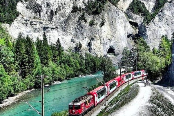 5 Rute Kereta Api di Swiss Dengan Pemandangan Alam Yang Indah