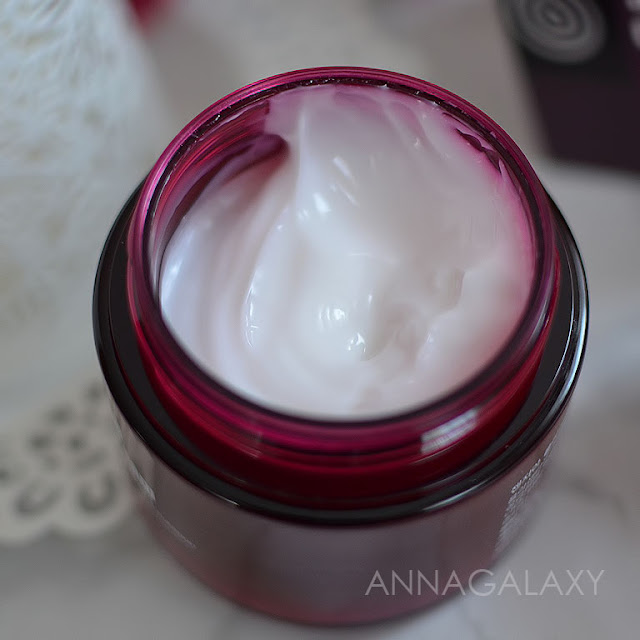 Консистенция Крем для лица с плацентой Zenzia Placenta Ampoule Cream