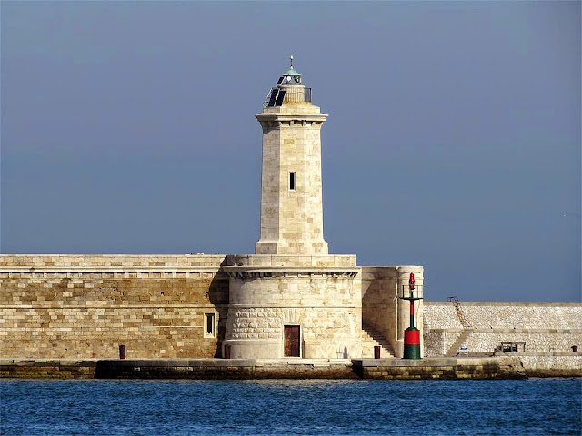 Faro all'estremità nord della Diga Curvilinea, Livorno