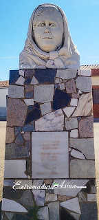  Esculturas - Bustos de María Aurora Fuertes Ortega (La partera) en Cheles