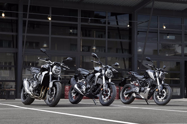 La familia 2018 Honda CB incluye CB1000R, CB300R y CB125R (de izquierda a derecha)