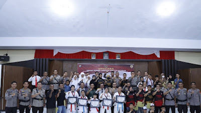 Kapolres Bulukumba Dan Ketua Koni Berikan Bonus Serta Piagam Ke Atlet Institut Karate Do Nasional