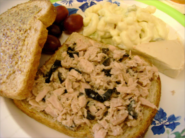 One Serving Tuscan Tuna Sandwich #healthytunasandwich