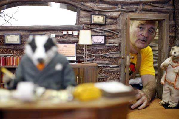 60 Iconic Behind-The-Scenes Pictures Of Actors That Underline The Difference Between Movies And Reality - Bill Murray behind the scenes of Fantastic Mr. Fox.