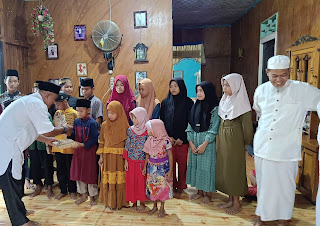 Komunitas Sosial Berkah Embaloh Hilir Santuni Anak Yatim 