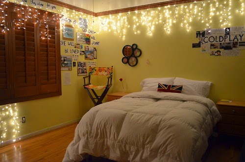Lightshare Twinkling Holiday  Light  Ideas  for the Cozy Bedroom 
