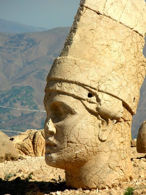 Situs Sejarah yang Tersembunyi di Gunung Nemrut Turki