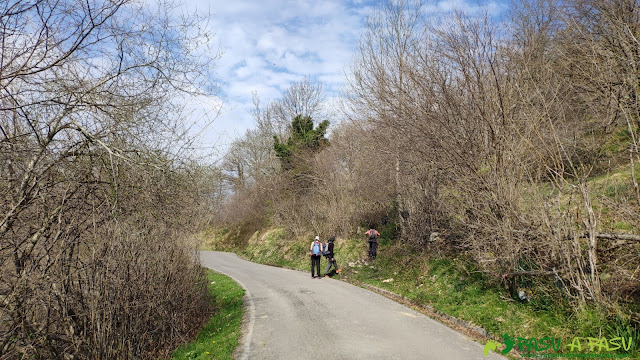 Desvío en la carreretera para coger la pista de Siña