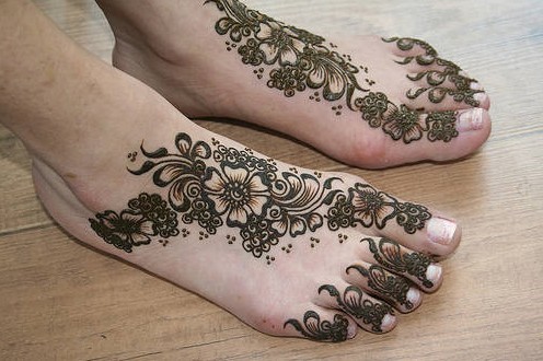 And on these vents Henna or Mehndi Design also used to wear on bridal feet