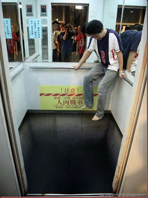 20090721135758_elevatorfloorillusion_4a6566f6b88e3