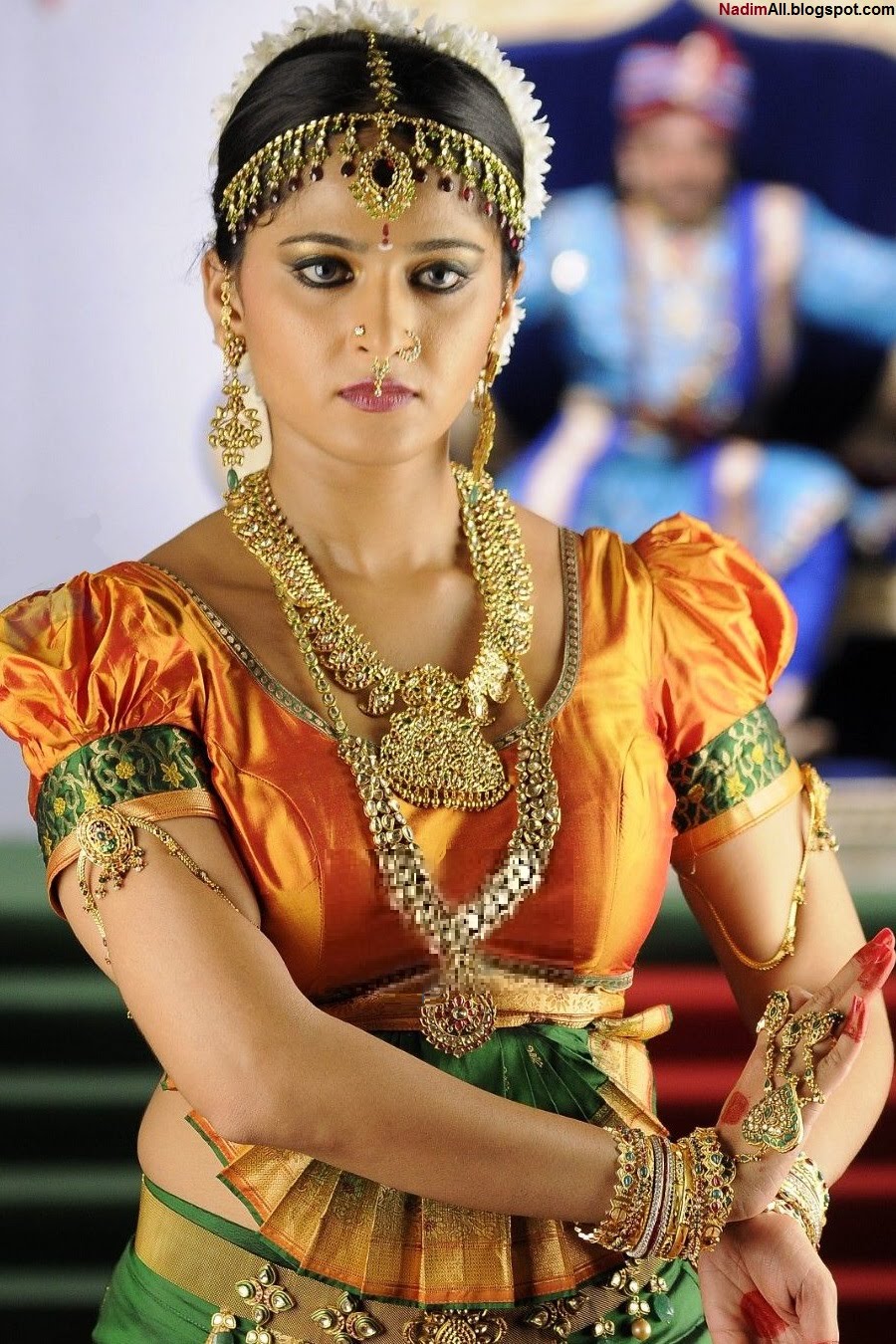 anushka-shetty-hot-2010