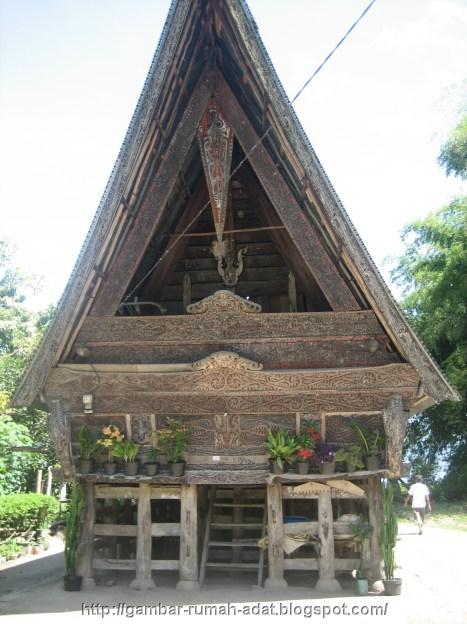 Gambar Rumah Adat Batak (Sumatera Utara)