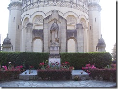 2012.07.26-028 tombes des Martin