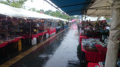 大陶器市の会場中央通路（柏の葉）