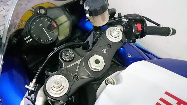  MOGE  BEKAS  YAMAHA  R1  YZF  R1  DIJUAL SUKABUMI LAPAK 