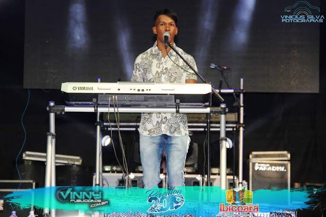 Cantor Nivaldo Marques no Show de réveillon 2019 em Ibicoara ( Foto: Vinícius Silva/ Vinny Publicidade)