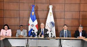 Luis Miguel De Camps ministro de Trabajo y presidente CNSS destina RD$ 100 millones a familias afectadas por el huracán Fiona   