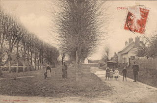 Carte postale ancienne place du village corny eure