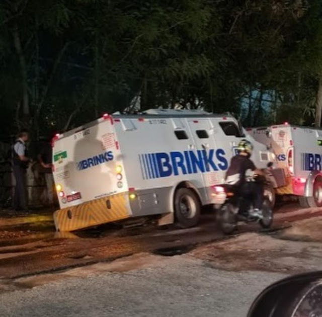 Carro-forte cai em cratera na avenida Jerônimo Câmara em Natal
