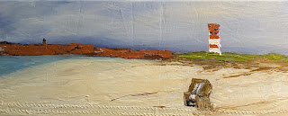 Strand Düne vor Helgoland mit Leuchtturm Mönkemöller