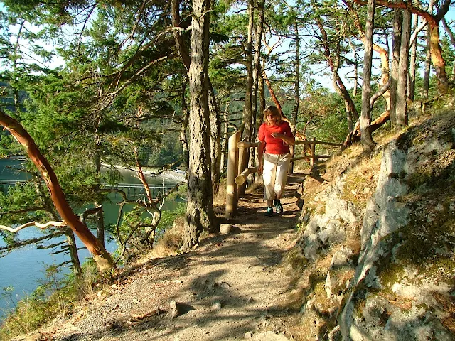 Bowman Bay trail in deception pass park