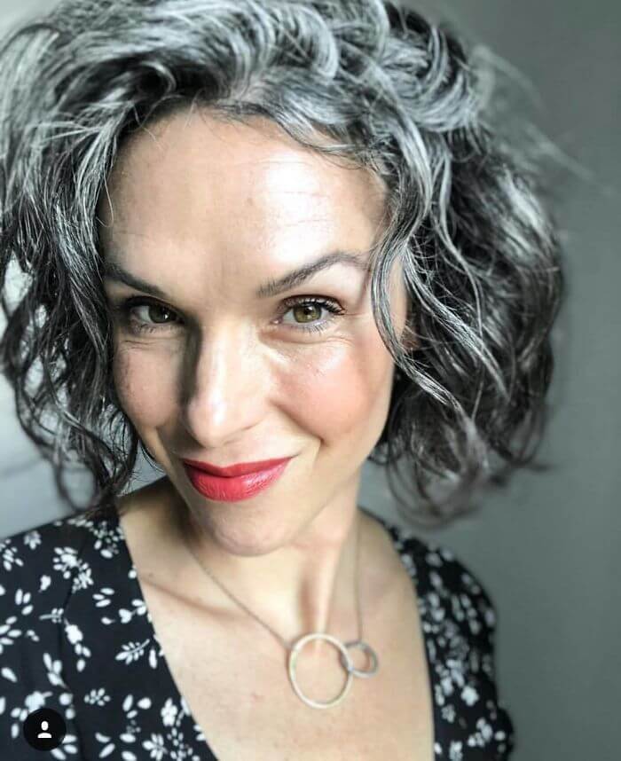 50 Women Who Didn't Dye Their Gray Hair And Still Look Gorgeous