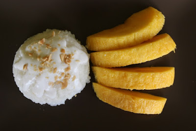 Orez lipicios cu mango sticky rice