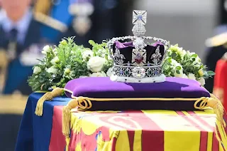 Queen's coffin procession to Westminster Hall