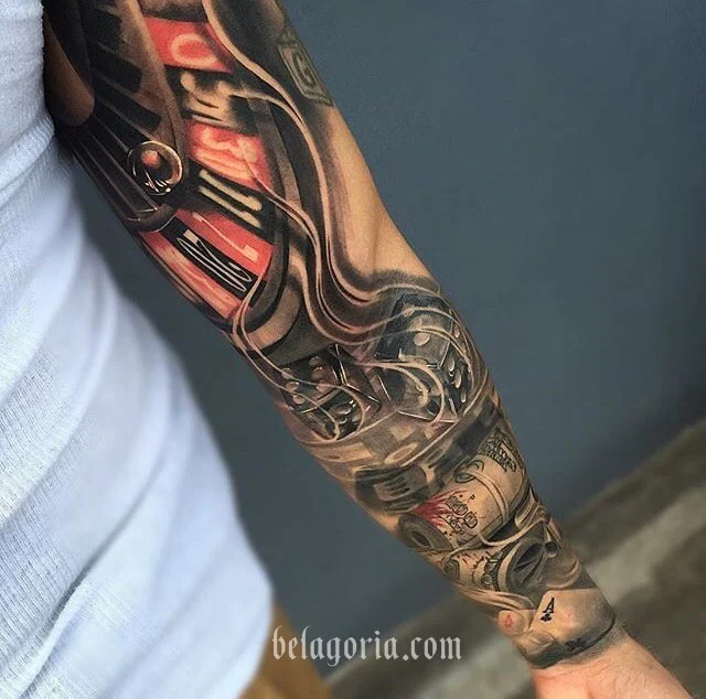 foto de un espectacular tatuaje de dados y crtas de juego