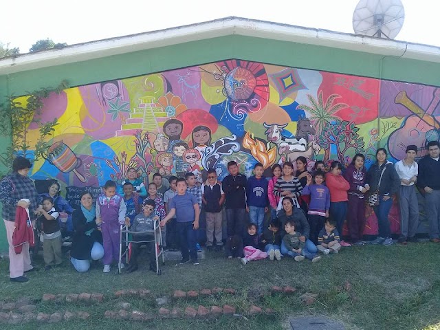 Engalana a escuelas el arte de Murillo Bedoy