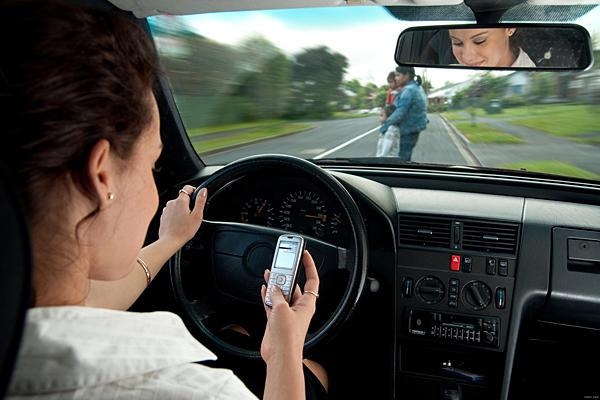 Uso de celular na direção é a terceira causa de mortes no trânsito no Brasil