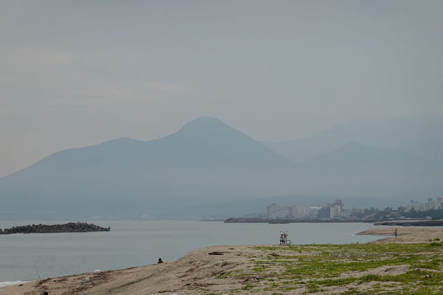 鳥取県米子市河崎　砂浜　孝霊山の眺望