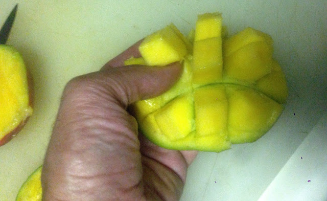 Dicing mango