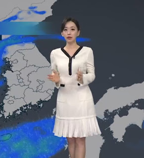 20250523 강아랑 기상캐스터 주름치마 여성스럽네요