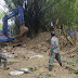 Anggota Koramil Tambakromo Bantu Warga Perbaiki Tanggul Sungai Desa Angkatankidul