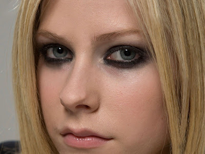 Avril Lavigne Normal Resolution HD Wallpaper 8