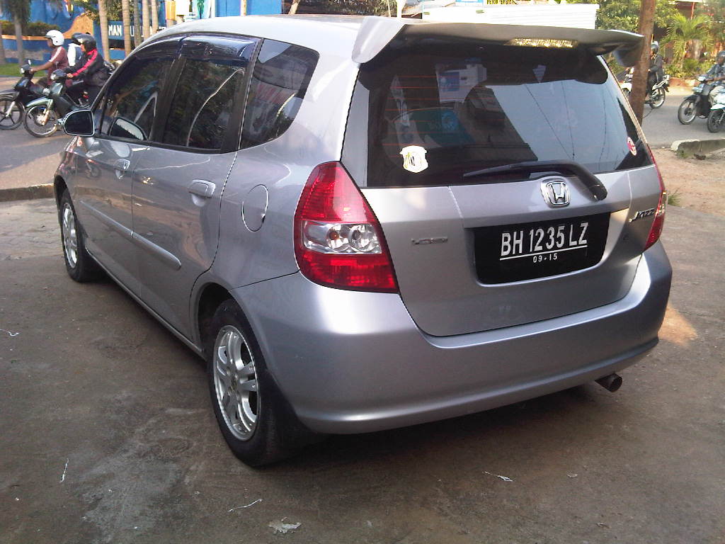 Mobil Bekas Jambi Honda JAZZ M T Idsi 2006