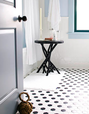 black and white tiled bathroom. I love vintage lack and white