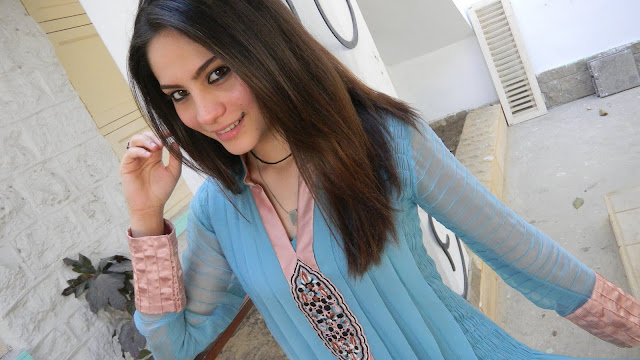 Neelam Muneer Sexy Pakistani Actress and Model very hot and sexy stills