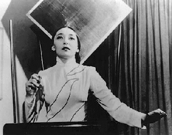 CLARA ROCKMOORE Theremin