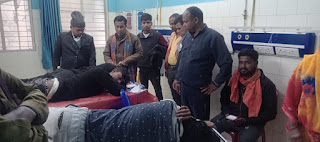 दो मोटरसाइकिल की टक्कर में में चार युवक घायल। दो मोटरसाइकिल की टक्कर में में चार युवक घायल।