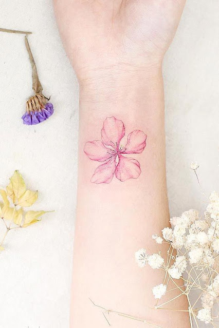 40 tatuagens de flor de cerejeira para deixar vocês encantadas!