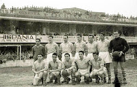 REAL CLUB CELTA DE VIGO. Temporada 1949-50. Simón, Gaitos, Lolín, Cabiño, Alonso, Yayo y Marzá (portro suplente). Atienza, Hermidita, Mekerle, Sobrado y Juanito Vázquez. REAL SOCIEDAD DE FÚTBOL DE SAN SEBASTIÁN 4 REAL CLUB CELTA DE VIGO 0. 04/12/1949. Campeonato de Liga de 1ª División, jornada 13. San Sebastián, Guipúzcoa, estadio de Atocha. GOLES: 1-0: 13’, Castivia, de penalti. 2-0: 40’, Caeiro. 3-0: 55’, Epi. 4-0: 64’, Ontoria, de penalti.